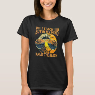 Jag Undervisar Men I Mitt Huvud Är Jag På Stranden T Shirt