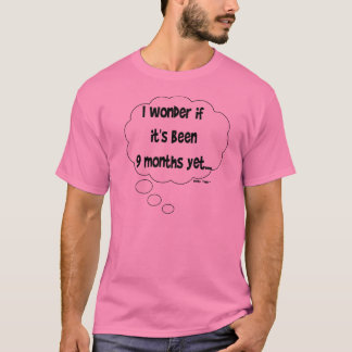 JAG UNDRAR, OM DET har varit 9 MÅNADER ÄNNU? T-shirt