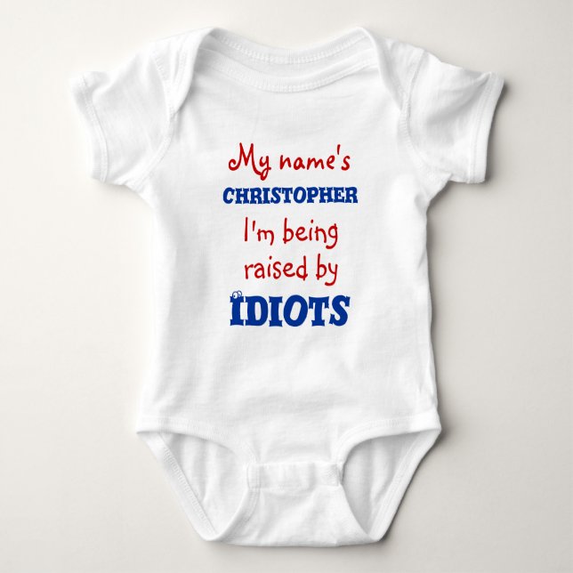 Jag uppfostras av Idiots T-shirt (Framsida)