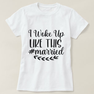 Jag vaknade så här #Gift kvinnas t-shirt