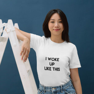 Jag vaknade så här Roligt Offert Tee