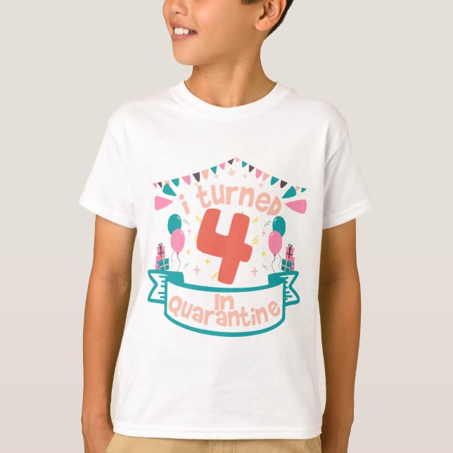 Jag vände mig till 4 i karantänens roliga födelsed t shirt (Framsida)