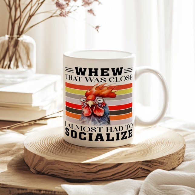 Jag var nästan tvungen att socialisera Lung Sarcas Kaffemugg (I Almost Had to Socialize Funny Sarcastic Coffee Mug on a sunny neutral boho kitchen table.)