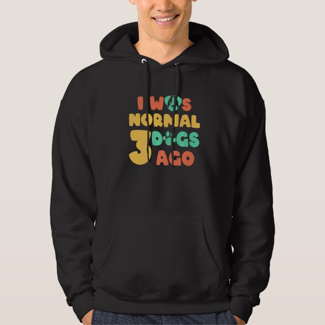 Jag var normal för tre Hundar sen adoptionen Djurs Hoodie (Framsida)