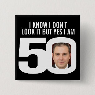Jag vet att jag inte ser ut som 50-årsbrickan knapp
