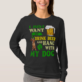 Jag vill bara dricka öl och vänta med min docka. t shirt