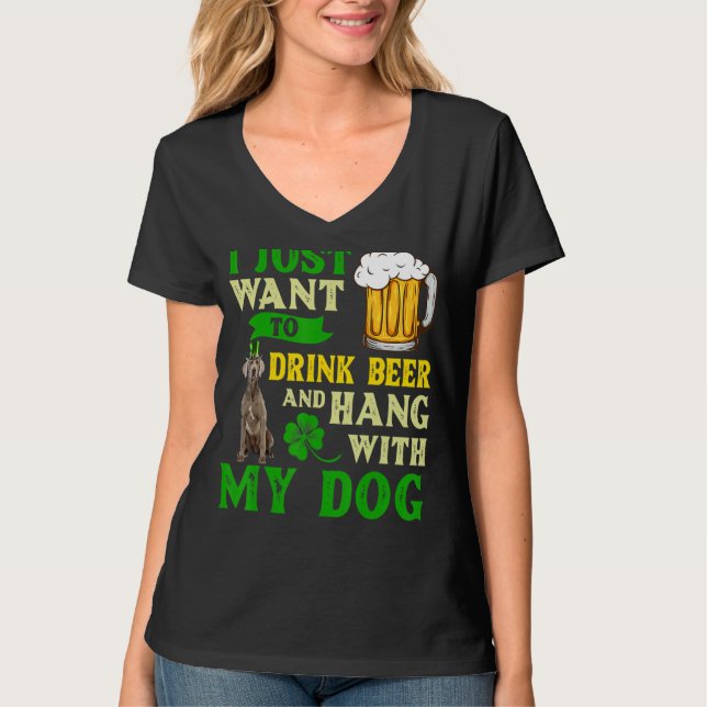 Jag vill bara dricka öl och vänta med min Weimara T Shirt (Framsida)