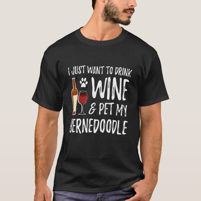 Jag vill bara dricka Vin och äta min Bernedoodle T Shirt (Framsida)