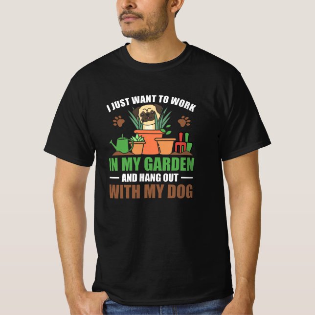 Jag vill bara jobba i min trädgårdsdräkt med Hund T Shirt (Framsida)