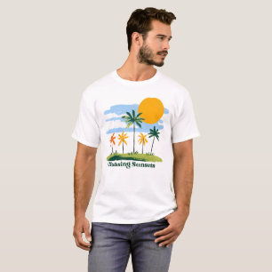 Jagar solnedgångar Vintage tropiska palmer Vita T Shirt