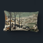 Jägare i Snö (av Pieter Bruegel den äldre) Lumbarkudde<br><div class="desc">Denna formgivning kännetecknas av att konstnären Pieter Bruegel från 1525/1530-1569, som är en av de mest betydande konstnärerna i nederländsk och flamländsk Renaissance, målar olja på trä. Det visar en scen under vintersäsongen där tre jägare kan ses återvända från en expedition som åtföljs av deras hundar. Jägarna har inte varit...</div>