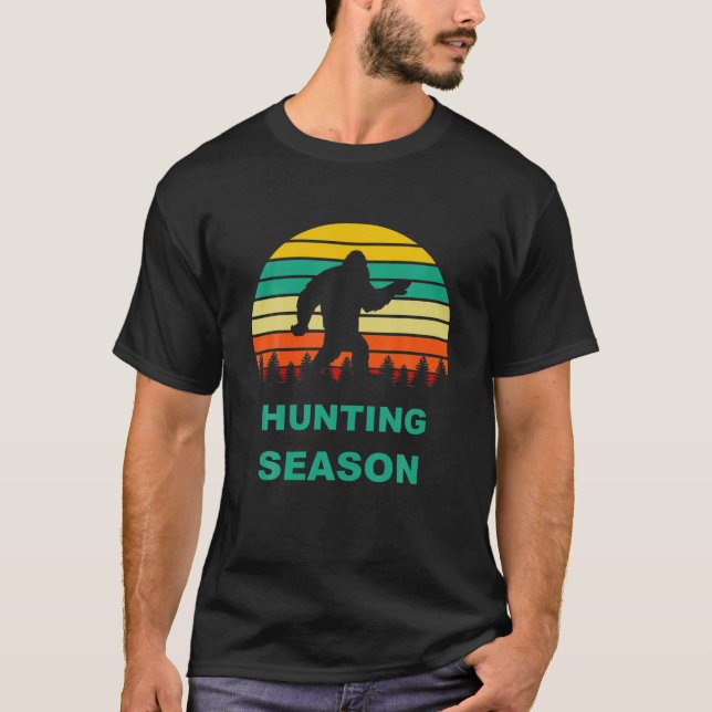 Jaktsäsongen Sasquatch Yeti Big Foot Bigfoot T Shirt (Framsida)