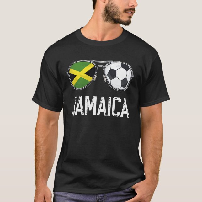 Jamaica Flag & Football Sunglass Jamaican Fan T Shirt (Framsida)