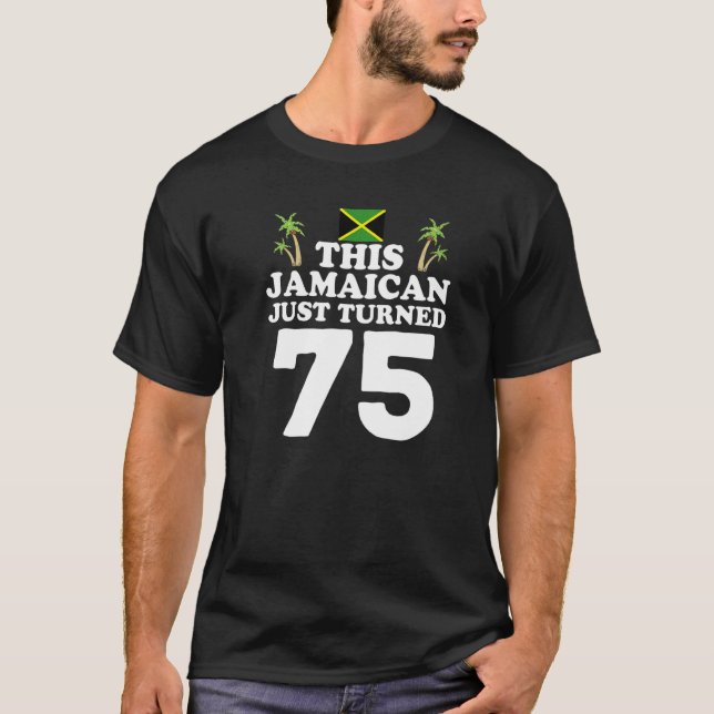 Jamaican har just vänt 75 Jamaica 75:e Birthda T Shirt (Framsida)