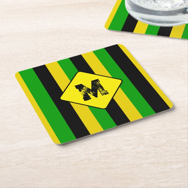 Jamaicansk flagga färgad randig monogram bar underlägg papper kvadrat (Vinklad)