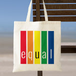 Jämställdhet mellan gay pride tygkasse<br><div class="desc">Pridet Tote Bag är dekorerat med regnbåge rand och ord Equal i snyggt typografi.</div>