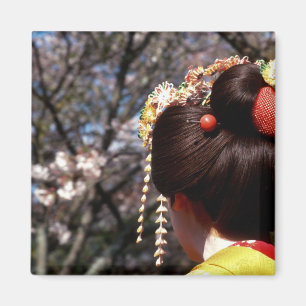 Japan, Kyoto. Bakre närbild av geishas Magnet