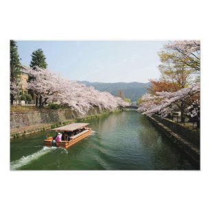 Japan, Kyoto. Blomsterutsikt på båten Fototryck