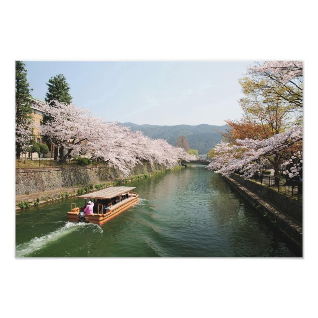 Japan, Kyoto. Blomsterutsikt på båten Fototryck (Framsidan)