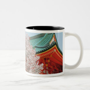 Japan, Kyoto. Shinto-kärlekskörsbär Två-Tonad Mugg