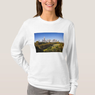 Japan. Tokyo. Shinjuku District Siluett och T-shirt