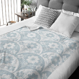 Japanese Floral Pattern in Soft Blue and White Fleecefilt