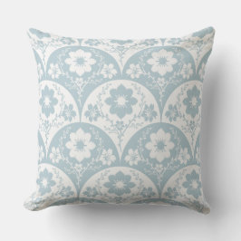 Japanese Floral Pattern in Soft Blue and White Kudde