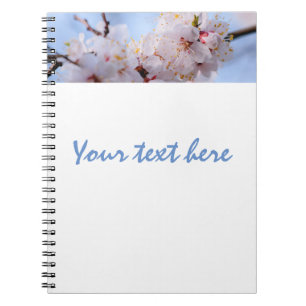 Japansk Apricot-Blommar Anteckningsbok Med Spiral
