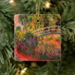 Japansk Bridge | Claude Monet Julgransprydnad Keramik<br><div class="desc">Japansk Bridge,  även känd som Vatten-Lily Pond (1900),  från en serie oljemålningar av Franskens imponerande konstnär Claude Monet. Monets Vatten Lilies-serie skildrar blomsterträdgården i hans hem,  och var den huvudsakliga inriktningen för hans arbete under hans 30 livs senaste år. Använda verktygen för att lägga till anpassningsbar eller anpassa bilden.</div>