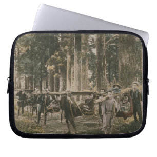 Japansk familj som är burna in kullar, c.1880s laptop sleeve