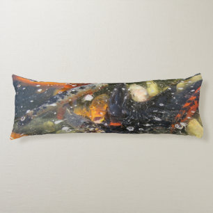 Japansk karp Koi Fish Swimming Kroppskudde