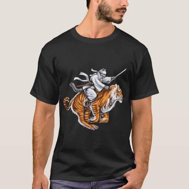 Japansk Katt Samuraj Ninja Ridande Tiger T Shirt (Framsida)