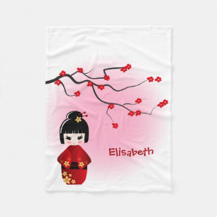Japansk kokeshi-doll vid sakura-blommar fleecefilt