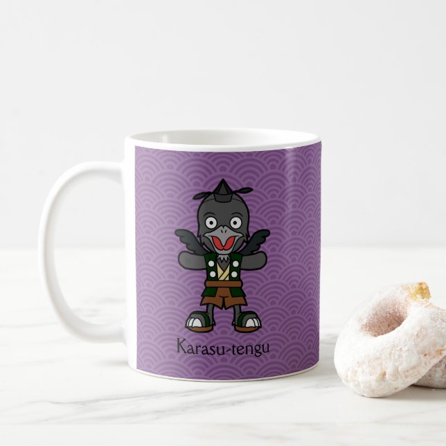 Japansk Kråka Tengu: Tecknad Yokai Kaffemugg (Med munk)