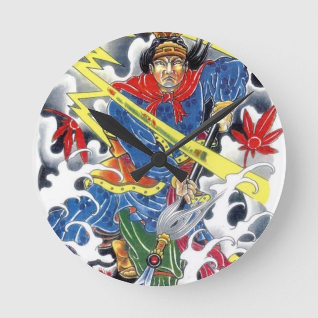 Japansk Samuraj med spjuttatatuering design Rund Klocka (Framsida)