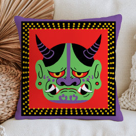 Japansk Yokai Grön Kami-mask på röd maximalistisk Kudde