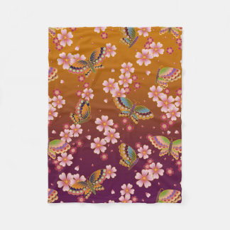 Japanska Butterflies Amid Sakura Blommar Guld Fleecefilt