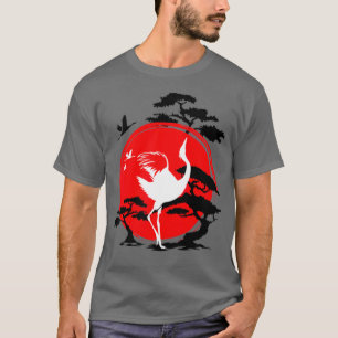 Japanska Crane Bird Bonsai Träd och Red Sol T Shirt