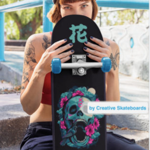 Japanska Döskalle skateboard med monogram 花