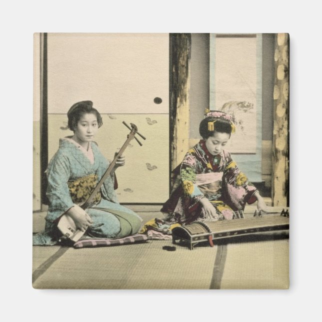 Japanska flickor som spelar flöjt, koto och samis magnet (Framsidan)