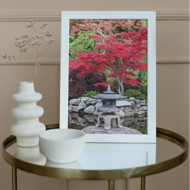 Japanska Garden Lantern och Red Maple Löv Fototryck (In Situ Framed)