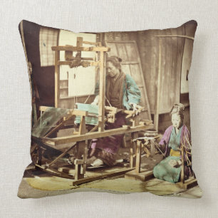 Japanska kvinnor som väver, c.1890 (räcka-färga kudde