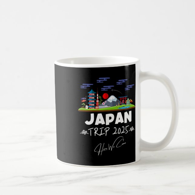 Japanska Resa 2025 Här är vi Kom Matching Team Tra Kaffemugg (Höger)