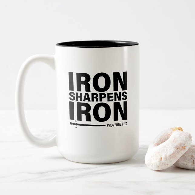 Järn Sharpens Järn - Proverbs 27:17 Coffee Mugg (Med munk)