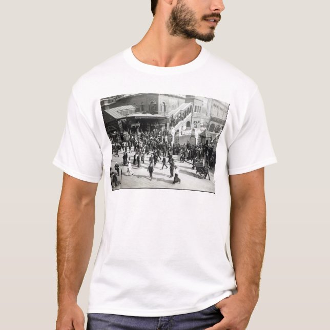 Järnväg station för bred gata, London, c.1890 Tee Shirt (Framsida)