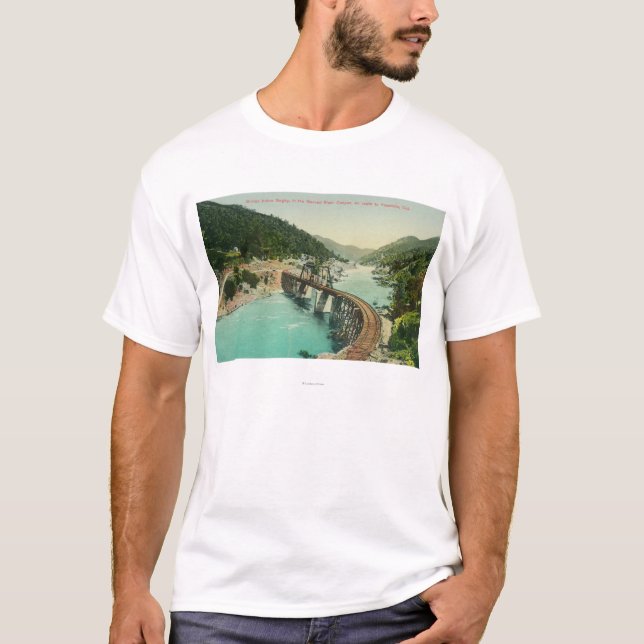 Järnvägen överbryggar över den Merced floden T-shirt (Framsida)