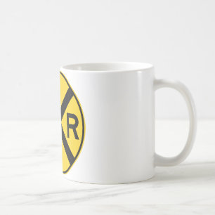 Järnvägkorsningen huvudväg undertecknar kaffemugg