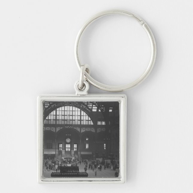 Järnvägstation Fyrkantig Silverfärgad Nyckelring (Framsidan)