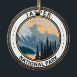 Jasper National Park Canada Travel Vintage Badge Julgransprydnad Keramik<br><div class="desc">Jasper National Park-vektorkonst design. Parken är den största nationalparken i Albertas Rocky mountains.</div>