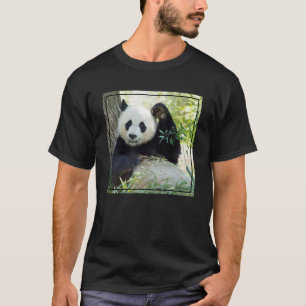 Jätte- Panda som vilar mot träd T Shirt